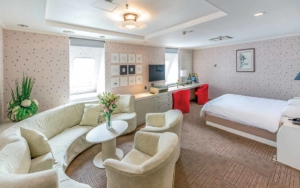 Deluxe cabin on board H/S/F Asterion II with Anek Lines
