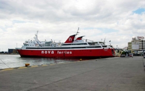 Phivos Saronic Ferries at port