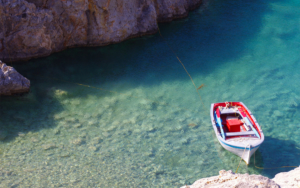 Μία μικρή βαρκούλα στα Αντικύθηρα