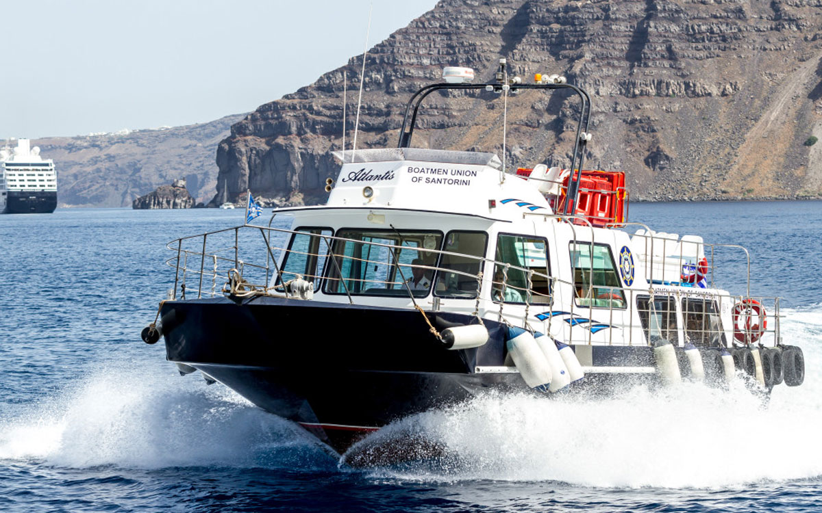 Maistros Santorini ferry at sea