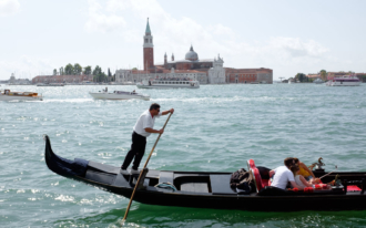 Μια βόλτα με βάρκα στην Βενετία